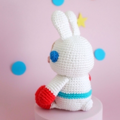 Elroy the Astronaut Bunny amigurumi by Cara Engwerda
