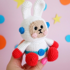 Elroy the Astronaut Bunny amigurumi pattern by Cara Engwerda