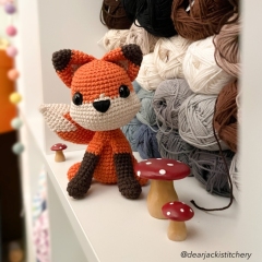 Clementine the Fox amigurumi by DearJackiStitchery