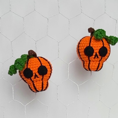 Skull Pumpkin amigurumi pattern by Mufficorn