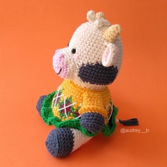 Connie the Curious Cow amigurumi pattern by Audrey Lilian Crochet