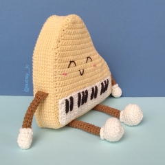 Perry the Piano amigurumi by Audrey Lilian Crochet