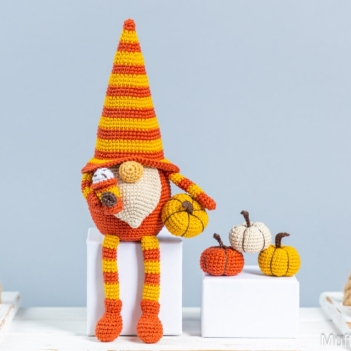 Gnome with latte and pumpkin amigurumi pattern by Mufficorn