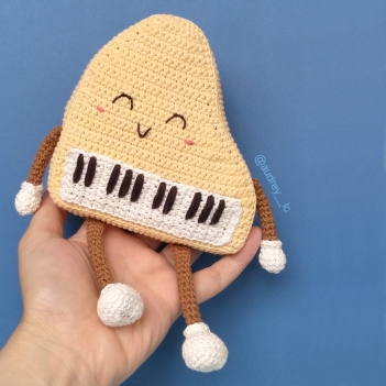 Perry the Piano amigurumi pattern by Audrey Lilian Crochet