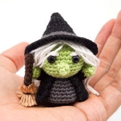 Mini Evil Witch amigurumi pattern by Supergurumi