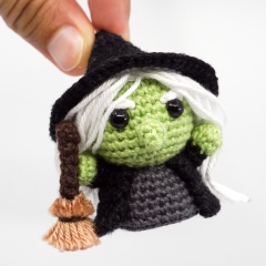 Mini Evil Witch amigurumi pattern by Supergurumi