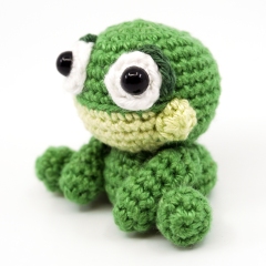 Mini Frog amigurumi by Supergurumi