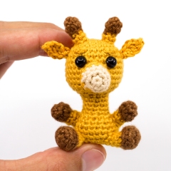Mini Giraffe amigurumi pattern by Supergurumi