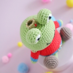 Louis the Frog Prince amigurumi by Cara Engwerda