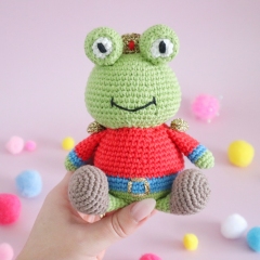 Louis the Frog Prince amigurumi pattern by Cara Engwerda