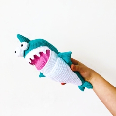 Baby shark amigurumi pattern by Fluffy Tummy