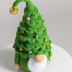 Christmas tree gnome amigurumi pattern by Mufficorn