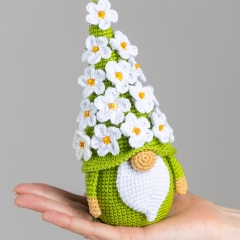 Flower Gnome amigurumi pattern by Mufficorn