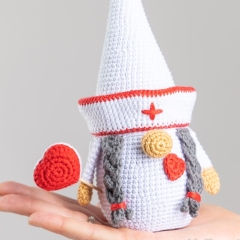 Nurse gnome amigurumi by Mufficorn