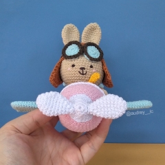 Erin the Aviator amigurumi pattern by Audrey Lilian Crochet