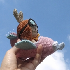 Erin the Aviator amigurumi by Audrey Lilian Crochet