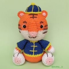 Li the Wise Tiger amigurumi pattern by Audrey Lilian Crochet