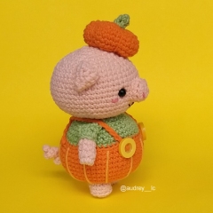 Pumpkin Pig amigurumi pattern by Audrey Lilian Crochet