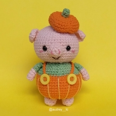 Pumpkin Pig amigurumi by Audrey Lilian Crochet