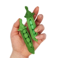 Green Pea in a pod  - Play food  amigurumi pattern by Mommys Bunny Crafts