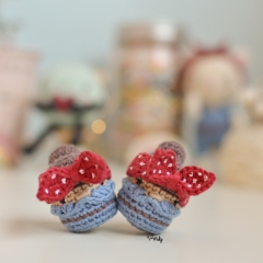 Mini Rosie the Riveter  amigurumi by O Recuncho de Jei