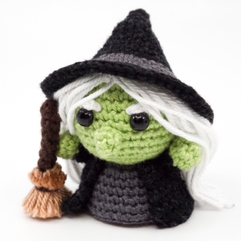 Mini Evil Witch amigurumi pattern by Supergurumi