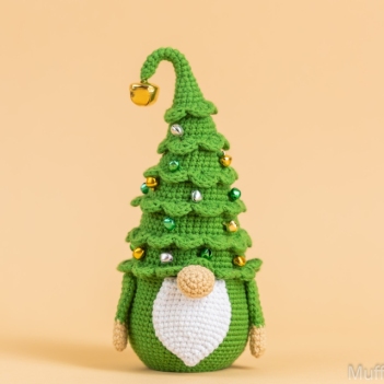 Christmas tree gnome amigurumi pattern by Mufficorn