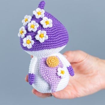 Mushroom gnome amigurumi pattern by Mufficorn