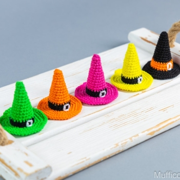 Witch hats keychains amigurumi pattern by Mufficorn