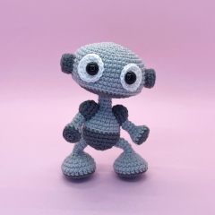 Reggie the Robot amigurumi pattern by Maja Hansen