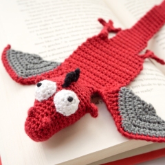 Dragon Bookmark amigurumi pattern by Supergurumi