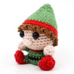 Mini Christmas Elf amigurumi by Supergurumi