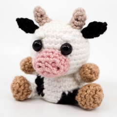 Mini Cow amigurumi by Supergurumi