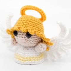 Mini Female Angel amigurumi by Supergurumi