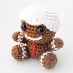 Mini Gingerbread Man amigurumi by Supergurumi