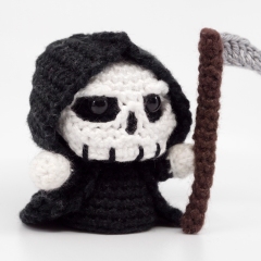 Mini Grim Reaper amigurumi by Supergurumi