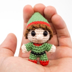 Mini Noso Christmas Elf amigurumi pattern by Supergurumi