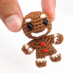 Mini Noso Gingerbread Man amigurumi pattern by Supergurumi