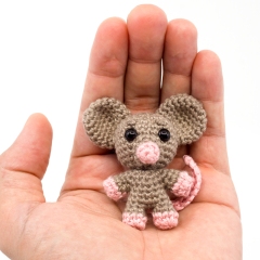 Mini Noso Mouse amigurumi pattern by Supergurumi