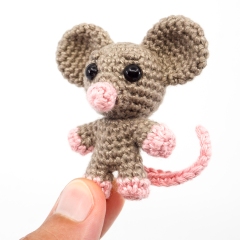 Mini Noso Mouse amigurumi pattern by Supergurumi