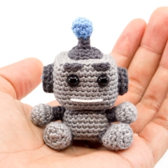 Mini Robot amigurumi pattern by Supergurumi