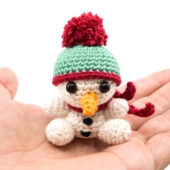 Mini Snowman amigurumi pattern by Supergurumi