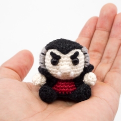 Mini Vampire amigurumi pattern by Supergurumi