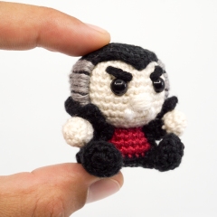 Mini Vampire amigurumi pattern by Supergurumi