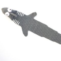 Shark Bookmark amigurumi pattern by Supergurumi