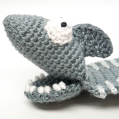 Shark Bookmark amigurumi by Supergurumi