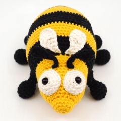 The Chubby Bee amigurumi by Supergurumi