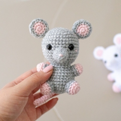 Baby Mouse amigurumi pattern by Bunnies and Yarn