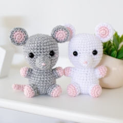 Baby Mouse amigurumi by Bunnies and Yarn