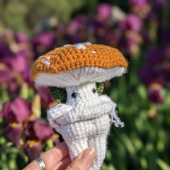 Donalda the mushroom amigurumi by Cosmos.crochet.qc